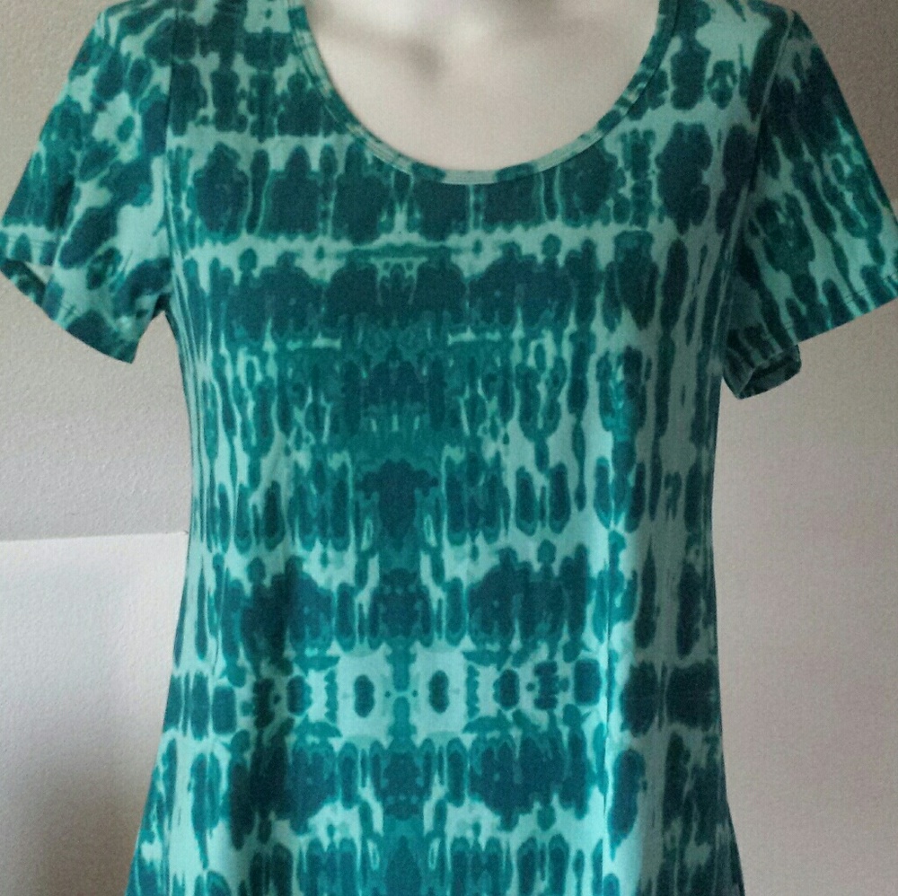 Lularoe Classic T - Small